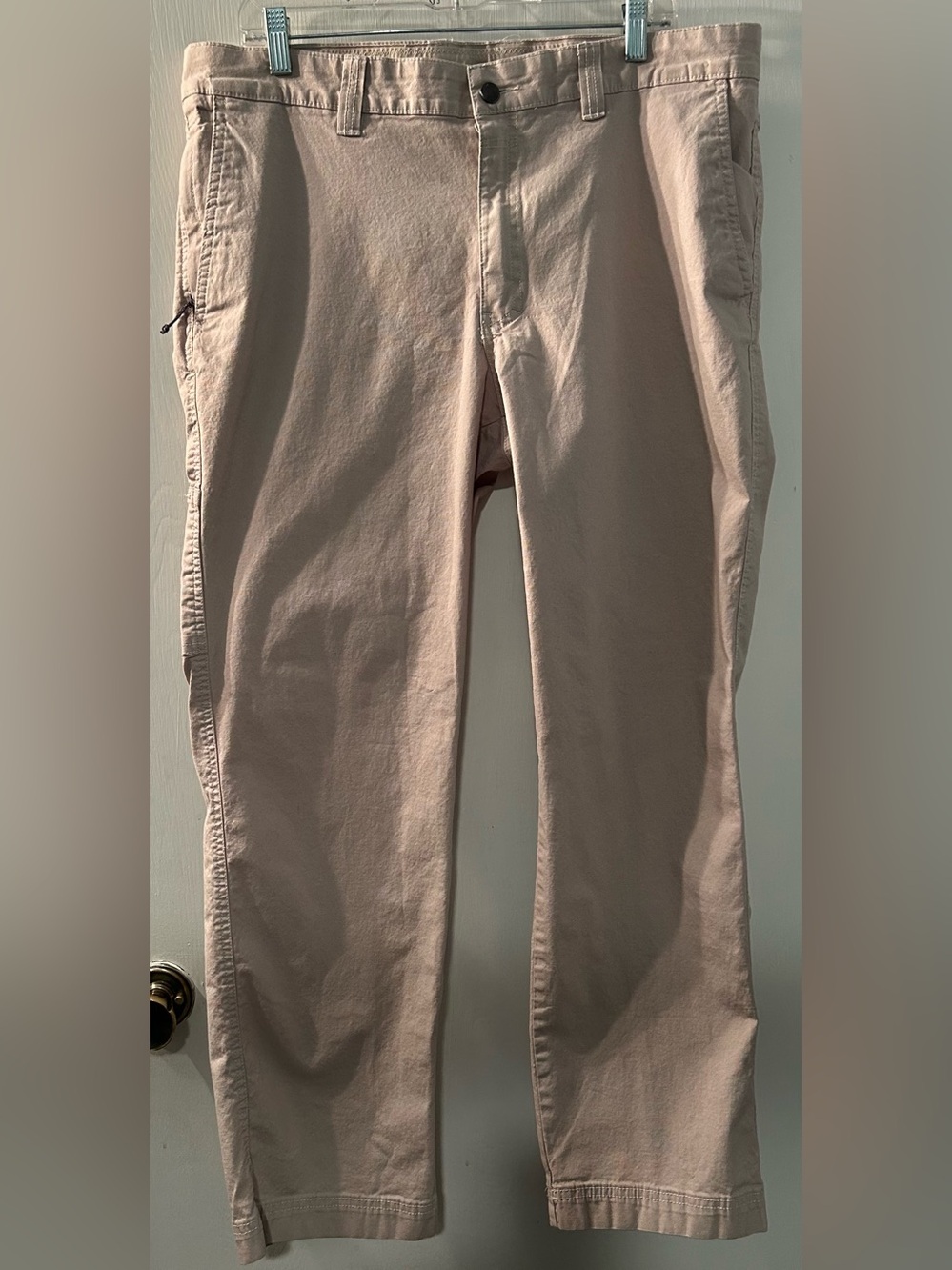 Men's Columbia Casual Chino Pants in Light Beige Size 38”X30”